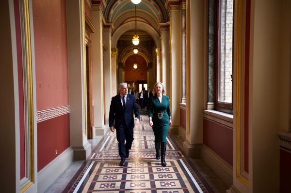 לפיד על ההסכם עם בריטניה: הוא must-must