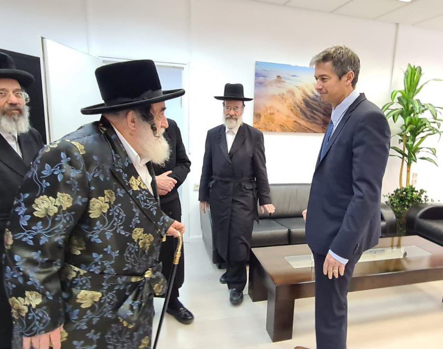 ספק אם הייתה מעולם שיחה כזו בין שר לאדמו"רים