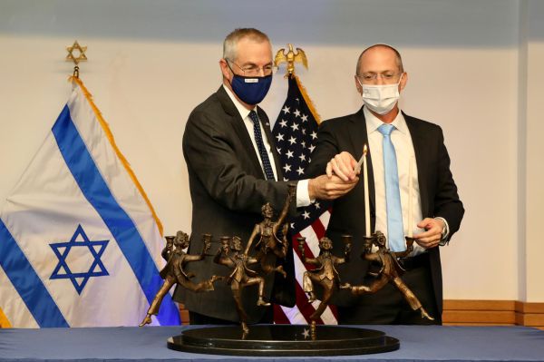 חג בארה"ב: הרצוג ערך מסיבת חנוכה בוושינגטון