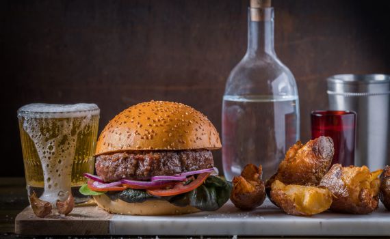 JOY ממילא: לבוא בשביל האוכל, להישאר בשביל השירות