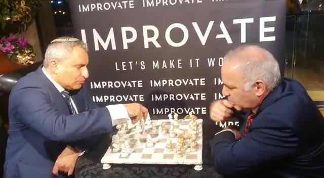 צפו: אלקין נגד אלוף השחמט העולמי