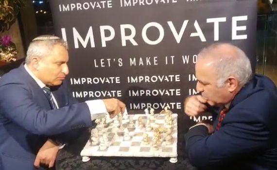 צפו: אלקין נגד אלוף השחמט העולמי