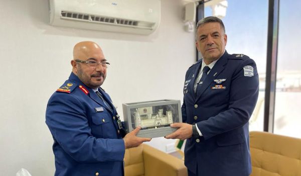היסטוריה: מפקד חיל האוויר ביקר באיחוד האמירויות