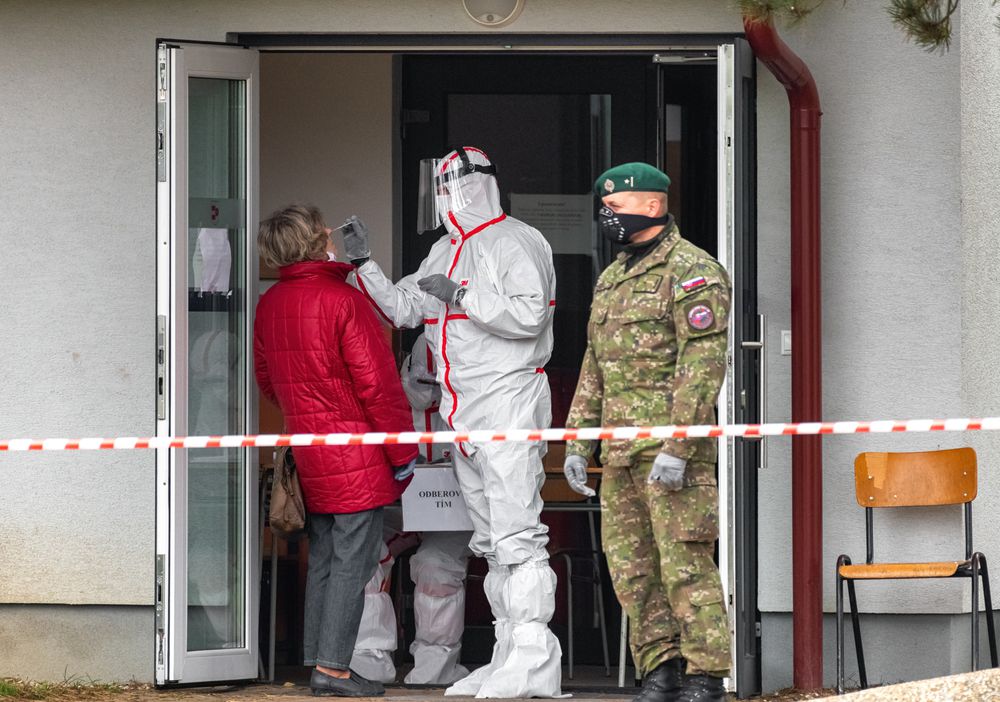 אוסטריה מקלה על ההגבלות, חובת חיסון בקרוב