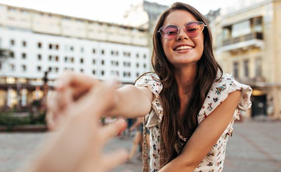 5 דרכים להמשיך ללבוש שמלות קיציות בחורף