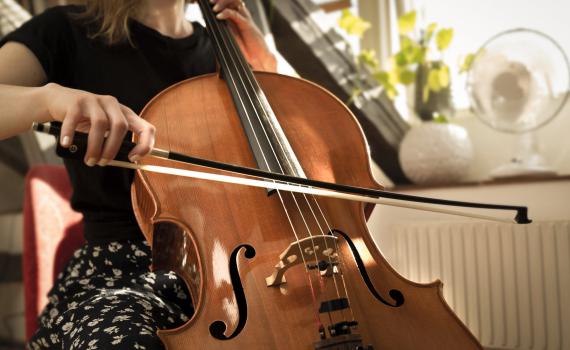 צ'לו לארוחת בוקר | ביקורת ספרים