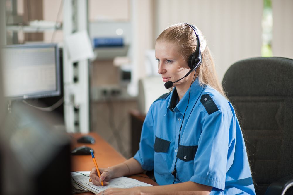 השחקנית בשיחת ייעוץ עם "יוצא בשאלה" | צפו
