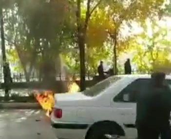 איראן: הפגנות אלימות נגד השלטון. מפגינה נהרגה|צפו