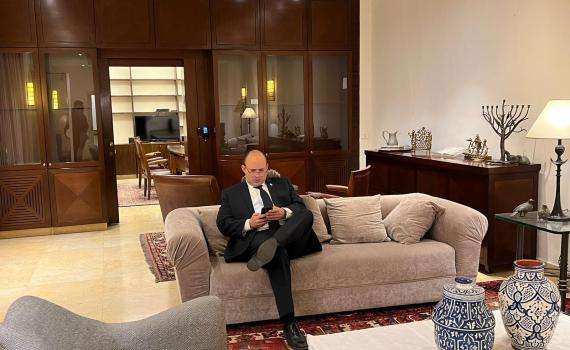 אחרי העקיצה של עמית סגל: בנט ביקר בבית בבלפור