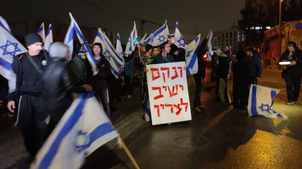 צפו: צעדת דגלים במקום הפיגוע בשמעון הצדיק