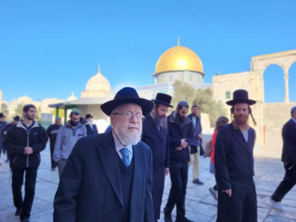 הרב ליאור: "לפעול למניעת עליית נשים להר הבית"