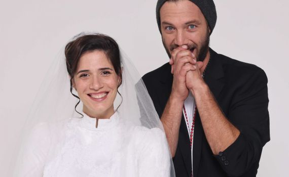 הסרט המצליח "לעבור את הקיר" מגיע לתיאטרון