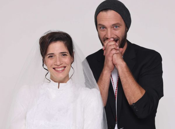 הסרט המצליח "לעבור את הקיר" מגיע לתיאטרון