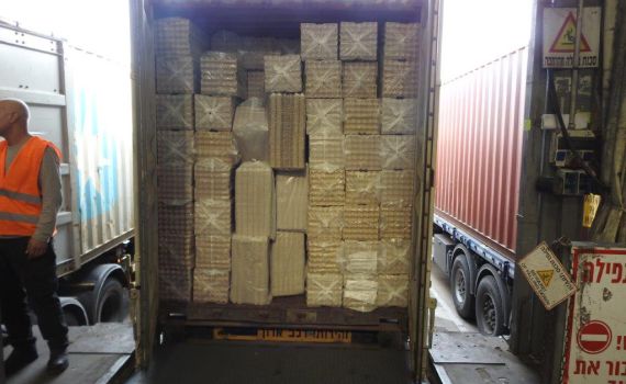 ניסיון הברחה: 9 טון טבק התגלו בתבניות ביצים