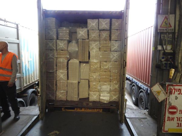 ניסיון הברחה: 9 טון טבק התגלו בתבניות ביצים