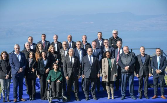 היסטורית ומלאת תקלות: השנה של ממשלת בנט