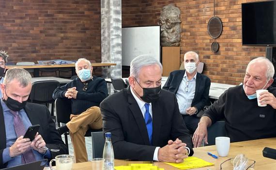 מעלה הילוך: נתניהו הגיע לדיון נגד מתפקדי הליכוד