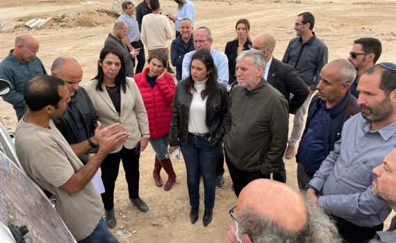 הפעם נכנסו פנימה: השרים בסיור ברהט ובנגב