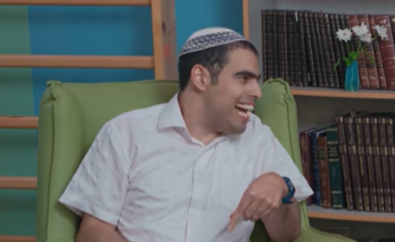 מדהים: יודע את כל התנ"ך בעל פה | צפו: