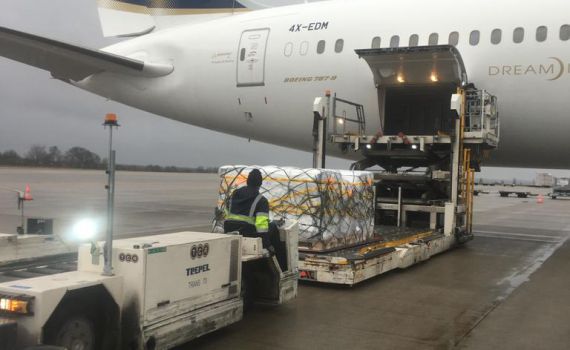 משלוח ראשון של תרופת הקורונה נחת בישראל