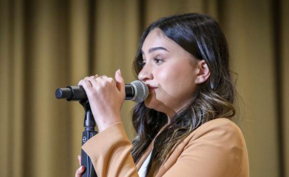 צפו: אגם בוחבוט חוגגת יום הולדת במחזמר מאמה מיה