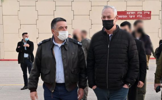 גנץ: "איראן מערערת את המשילות בסוריה ובלבנון"