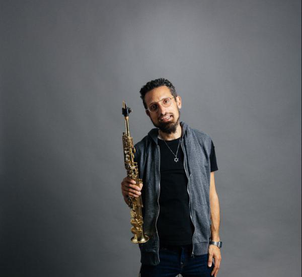 אחרי שיצא מהארון ונשאר דתי: דניאל זמיר בשיר חדש