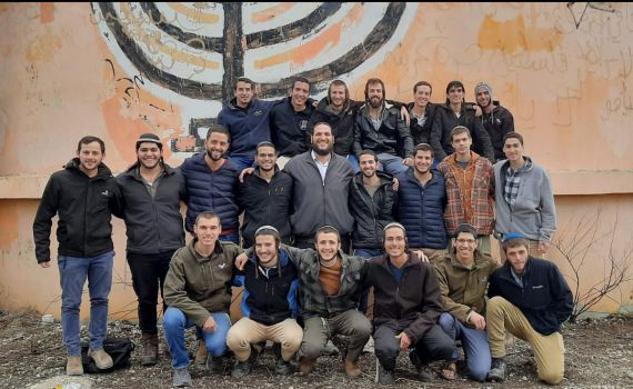 עלו לחזק: תלמידי ישיבת ההסדר אלון מורה בחומש