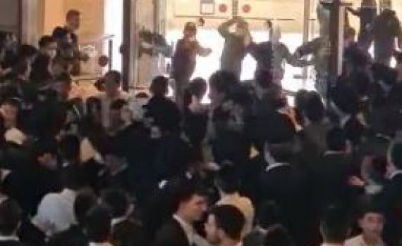 צפו: קטטה המונית בבנייני האומה בירושלים