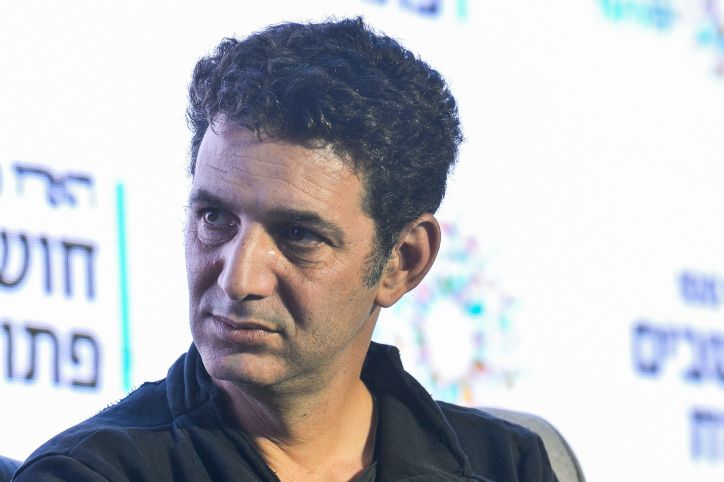 "בושה וחרפה": עיתונאי 'הארץ' נעצר; הקולגות תקפו