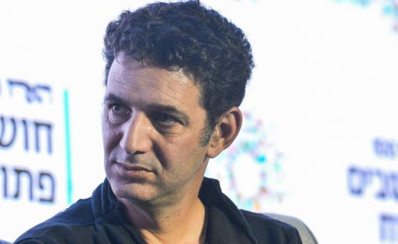 "בושה וחרפה": עיתונאי 'הארץ' נעצר; הקולגות תקפו