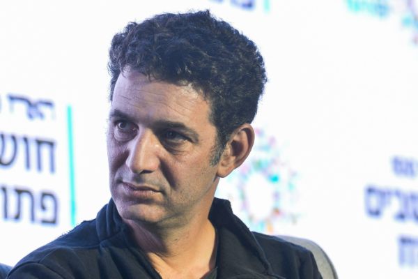 "בושה וחרפה": עיתונאי 'הארץ' נעצר; הקולגות תקפו