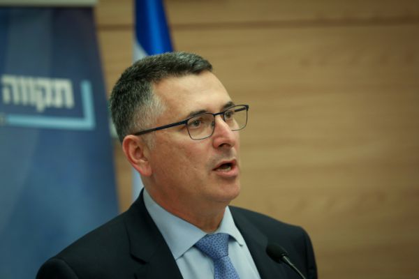 נלחץ מהסקרים? המהלך המפתיע של גדעון סער