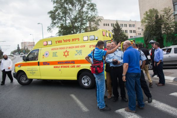 אירוע ירי בלוד: גבר כבן 60 במצב קשה עם חבלת ראש