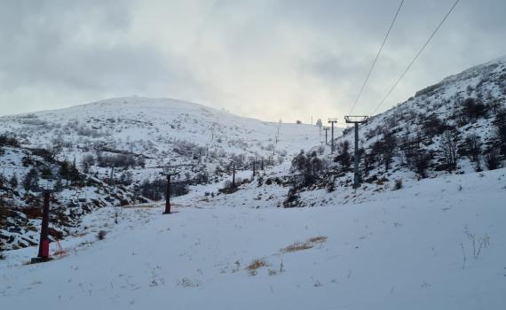 0 מעלות | שלג החל לרדת באתר החרמון. צפו בתיעוד