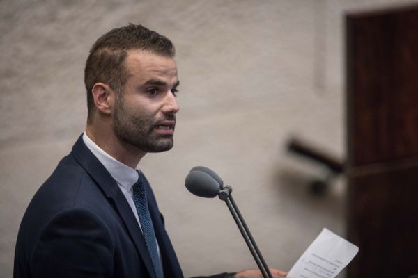 בלאגן באולפן: "אתה לא תשתלט לי על השידור"