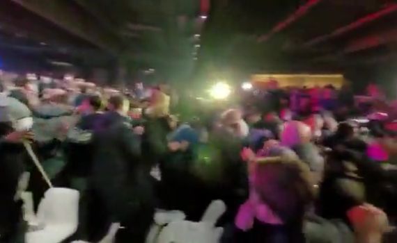 צפו: מהומה בעצרת מועמד הימין הקיצוני היהודי בצרפת