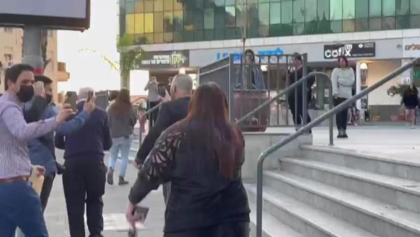 צפו | פעילי ליכוד תקפו את בגין: "בוגד"