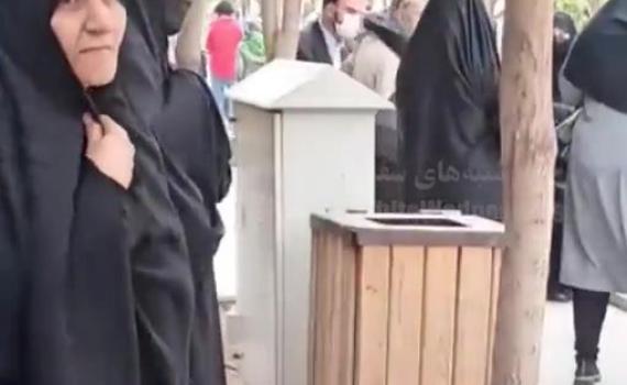 איראן: קרב מכות בין איש דת לאישה | צפו בתיעוד