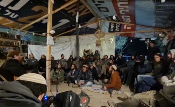 מרגש: הזמר ביני לנדאו הופיע בחומש | צפו