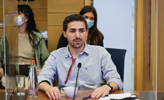 תיאור מצמרר: 'קיבצתי נדבות בגיל 7 תוך סיכון חיים'