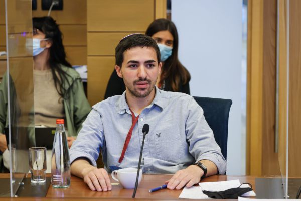 תיאור מצמרר: 'קיבצתי נדבות בגיל 7 תוך סיכון חיים'