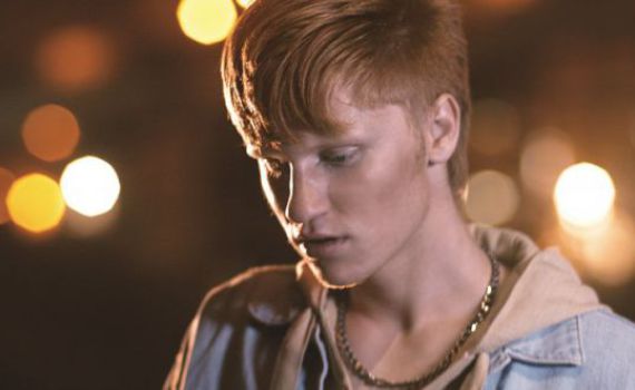 אור עמרמי ברוקמן בביצוע לשיר "לב מוזהב מדי"