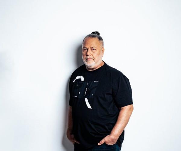 רגע לפני יום הולדת 71: יהודה פוליקר בשיר חדש