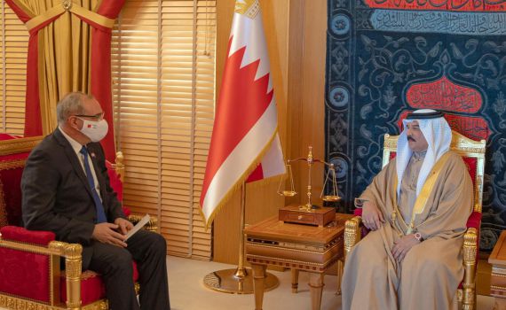 בחריין: הוגש כתב האמנה של השגריר הישראלי למלך