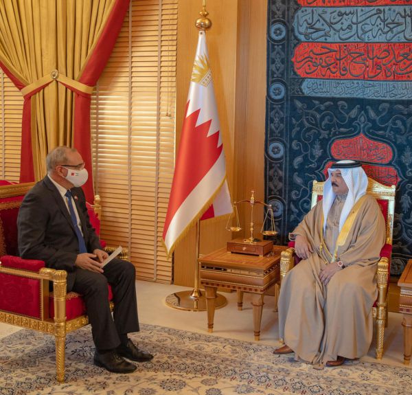 בחריין: הוגש כתב האמנה של השגריר הישראלי למלך