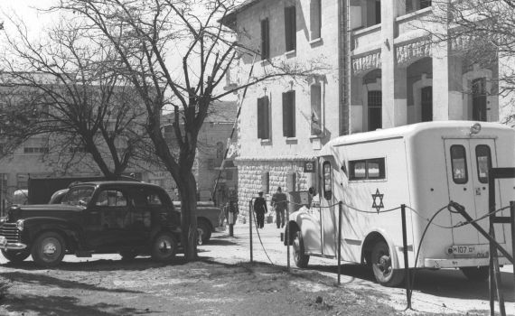 היום בהיסטוריה: המחתרות פושטות על מגרש הרוסים