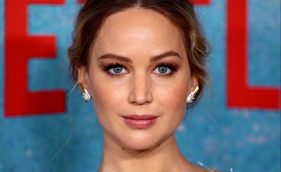 וואו: ג'ניפר לורנס בשמלת היריון הכי יפה שראינו