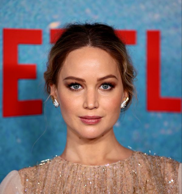 וואו: ג'ניפר לורנס בשמלת היריון הכי יפה שראינו