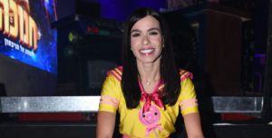 מיכל הקטנה דחפה את ילדיה לתוך עוגה - ומתנצלת: "לוקחת אחריות"